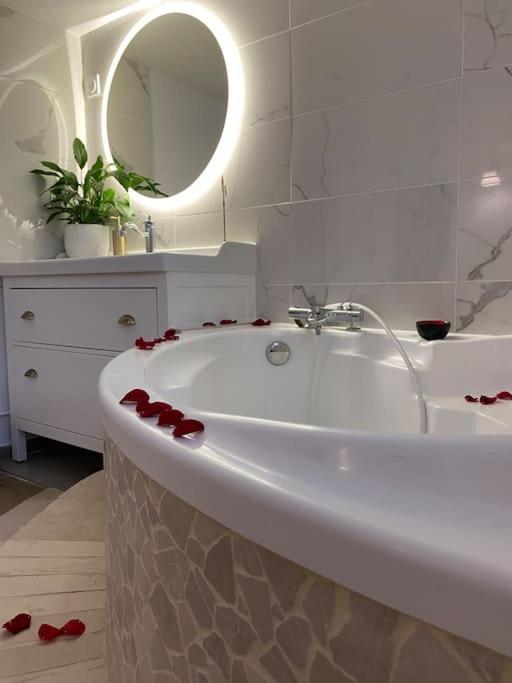 Guest House Privee Ezanville Экстерьер фото